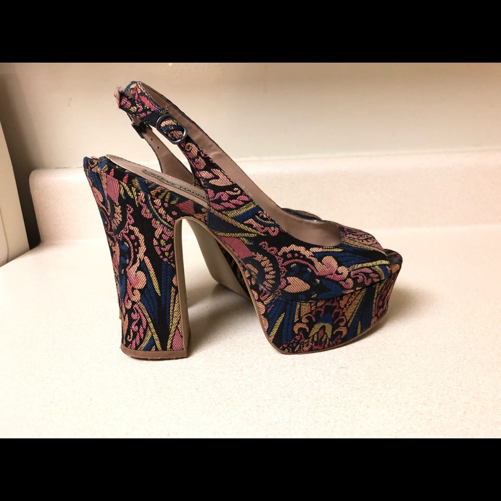 Steve Maiden.Size 7,5.I am 8 — were perfect for me